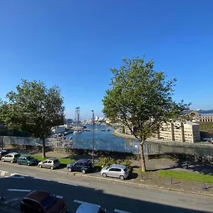 Milin : Appt 2 Ch Vue Sur Mer, Lumineux - Centre-ville, Proche Facs, Téléphérique Et Arsenal. Appartement Brest